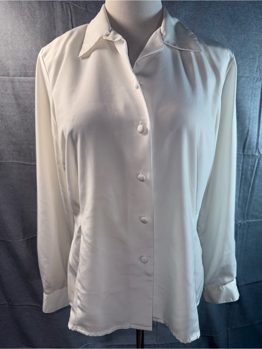 2138-Vintage Christie & Jill Elegant Women's Ivory Button-Front Blouse
